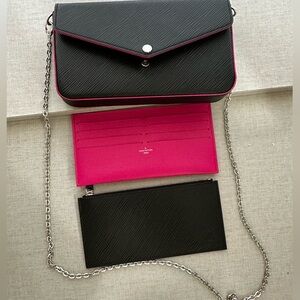 LOUIS VUITTON 
Epi Pochette Felicie Black Hot Pink